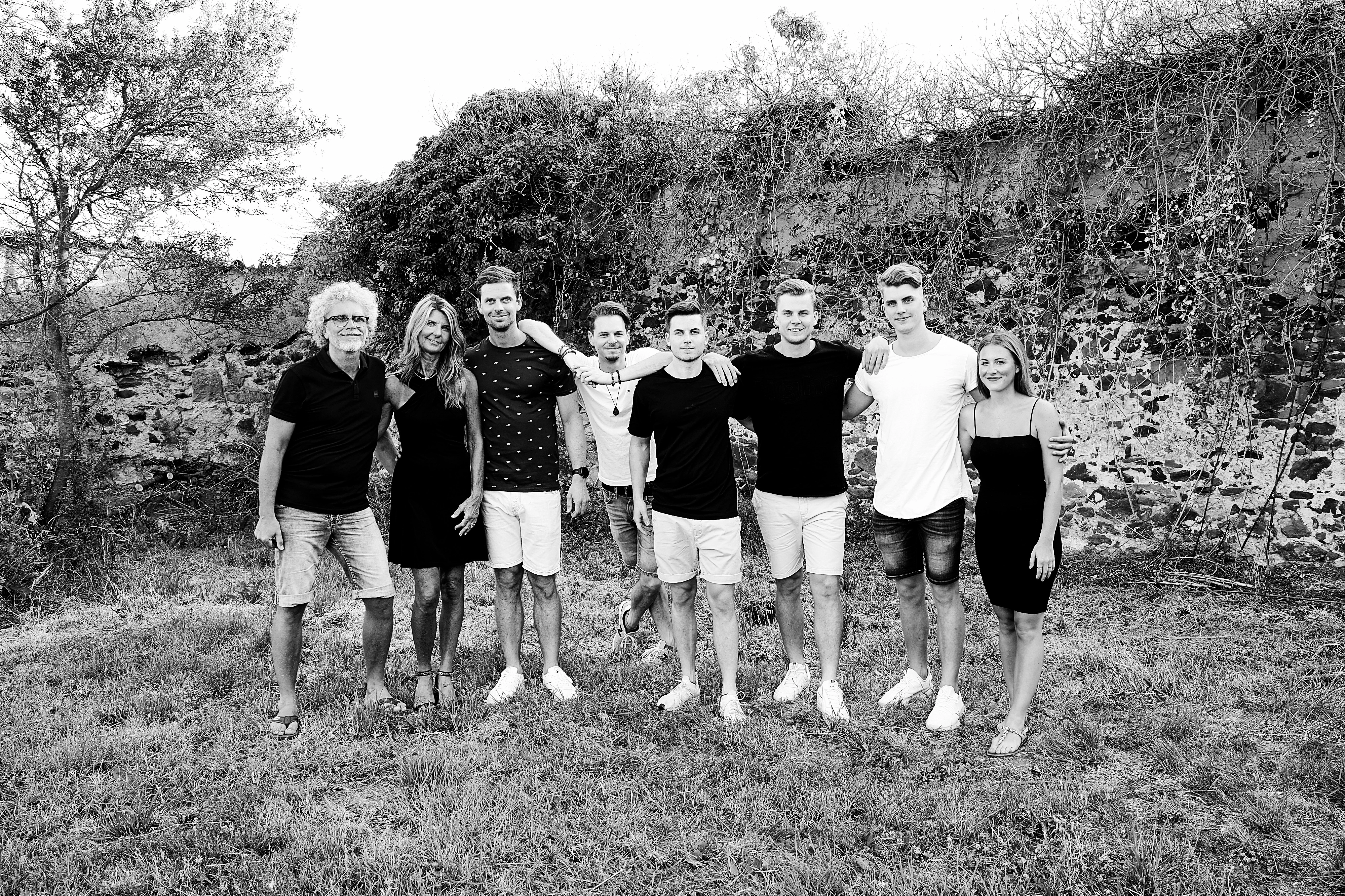 Die Großfamilie Koehl – Sechs Kinder und die Gastgeber des Ferienhauses in Kleinkarlbach